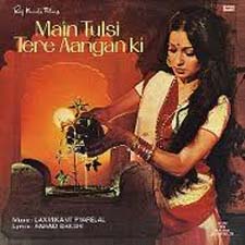 Main Tulsi Tere Aangan Ki (1978)